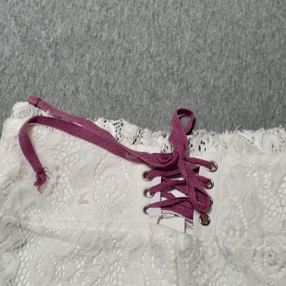 READ LF Dress Decode White Lace, Lace-Up Boho Festival Shorts Small NWT - Picture 7 of 8